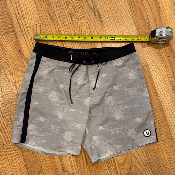 Vuori Gray and Black Board Shorts for Men 30 - Picture 5 of 10